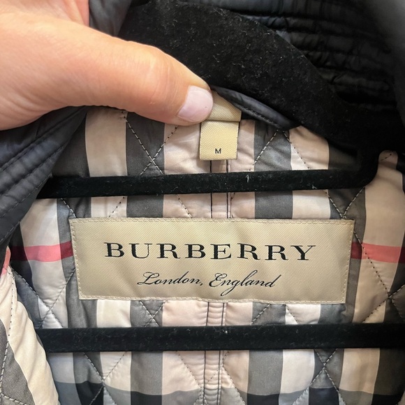 Burberry Black Trench Coat with Quilted Design and Detachable Hood - Picture 3 of 7